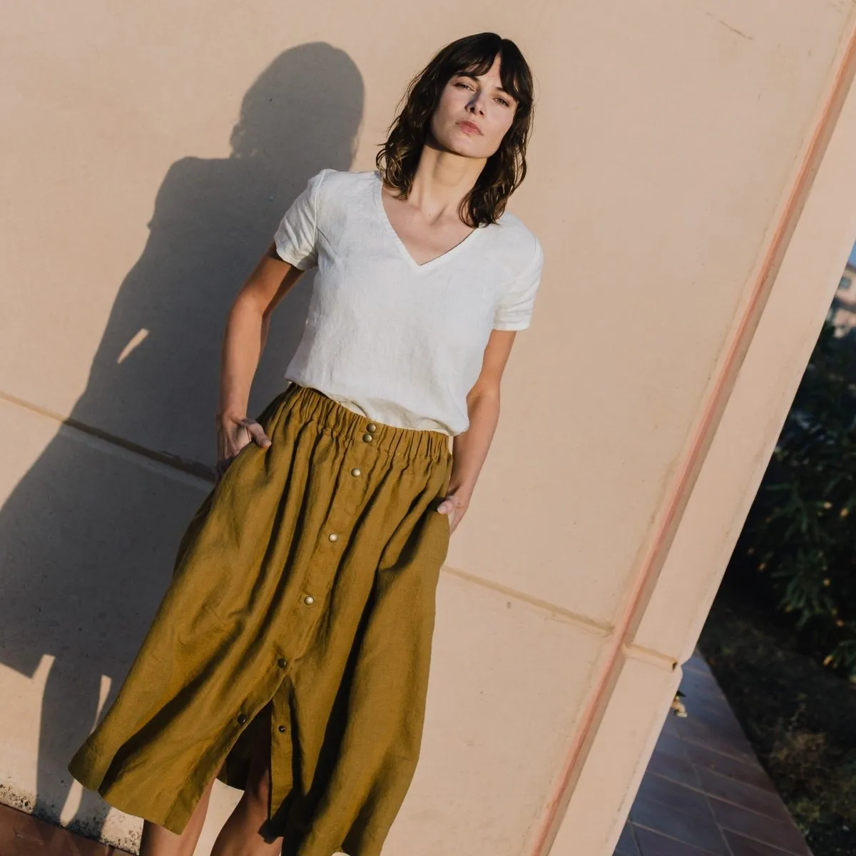 R: MARSEILLE linen front snap skirt (Size: M; Color: Deepest Black)